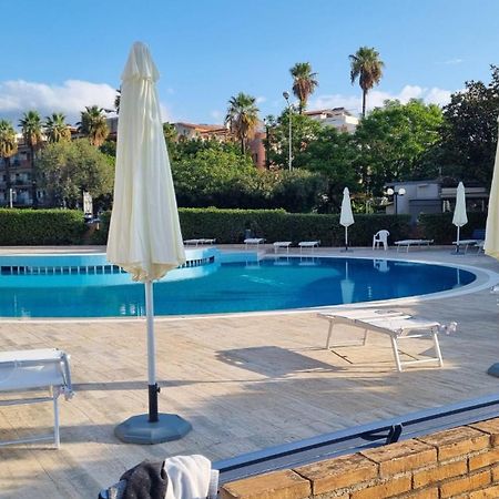 Recanati Seaside Apartment Giardini Naxos Bagian luar foto
